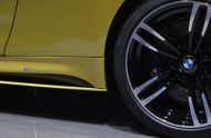 Szykowny Austin żółty BMW M4 kabriolet z częściami BMW M Performance
