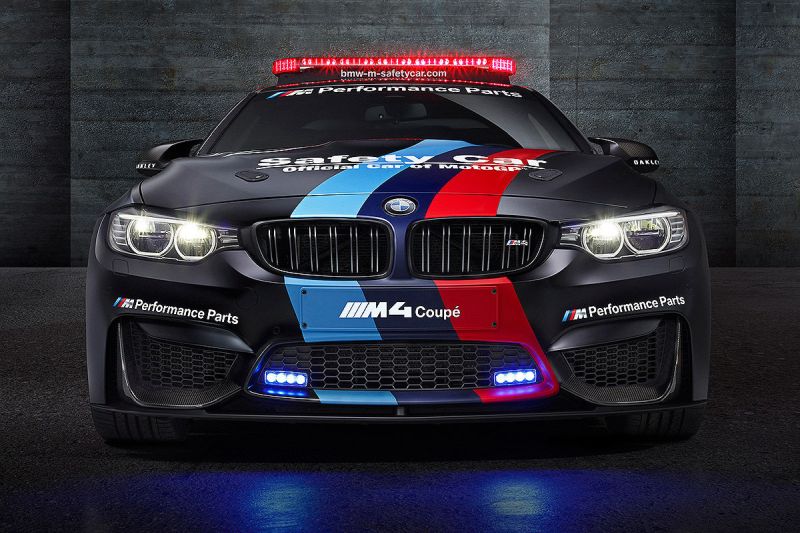 Everyone follows! BMW M4 MotoGP Safety Car