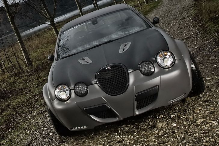 Panzani Design toont zijn Jaguar S-Type R Panzani