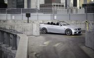 سيارة BMW E93 M3 باللون الفضي المعدني مع إطارات من الألومنيوم بعجلات ADV.1