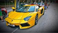 Lamborghini Aventador en jaune avec foliation Tron