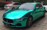 Blink Blink! Maserati Ghibli in leuchtend grüner Spiegelfolie