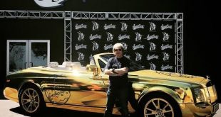 team goldfinger rolls 1 310x165 Das goldene vom Ei? Rolls Royce Drophead Coupe in Gold gehüllt!