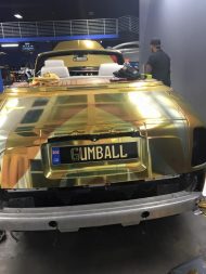 team goldfinger rolls 4 190x253 Das goldene vom Ei? Rolls Royce Drophead Coupe in Gold gehüllt!