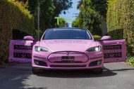 Strojenie dla dobrego celu! Różowa Tesla Model S z tunera TSportline