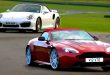 Wideo: Porównanie piątego biegu: Porsche 911 Turbo S Cabriolet vs Aston Martin V12 Vantage S Roadster