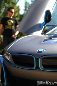 Giovanna Wheels films the BMW I8 in matt metallic Grigio