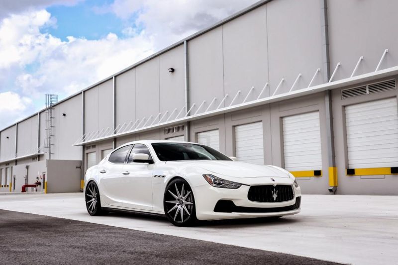 Maserati Ghibli mit XO Luxury Wheels von Exclusive Motoring