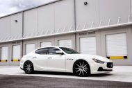 Maserati Ghibli mit XO Luxury Wheels von Exclusive Motoring
