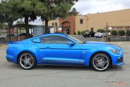 Impressionnant Wrap affine la Ford Mustang RS2 Roush Performance