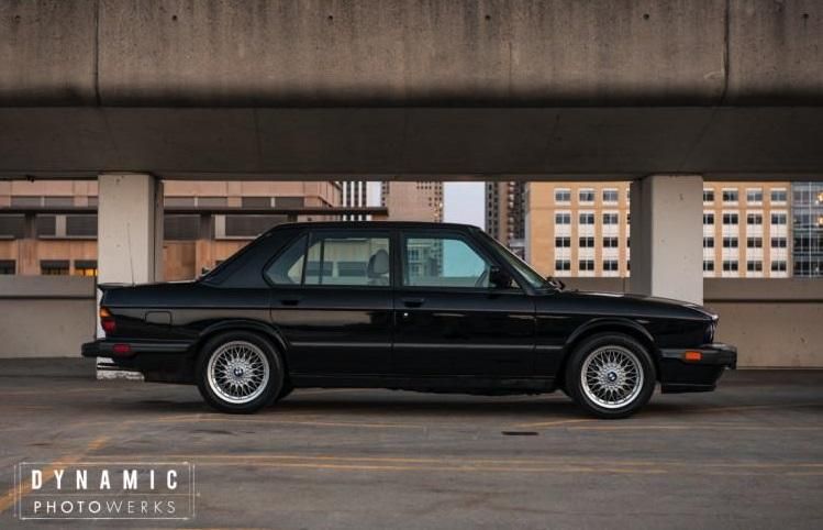 Rund 30 Jahre BMW M5 Generationen auf einem Bild!