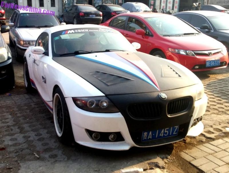 BMW E85 Z4 Coupé in black and white from China