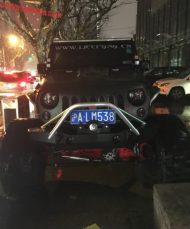 Badass Jeep Wrangler Rock Crawler in Mattschwarz
