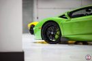 Giftgrüner Lamborghini Aventador mit HRE P101 Alufelgen
