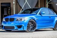 Auffällig &#038; schick! BMW 1M Coupe mit Blau-Chrom Folierung