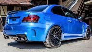 Auffällig &#038; schick! BMW 1M Coupe mit Blau-Chrom Folierung