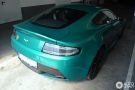 Exclusieve Aston Martin Vantage V12 in Viridian Green