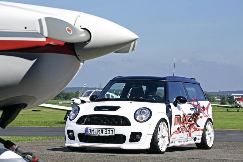 Mighty Power & Sound in the Mini Clubmann S by Mac Audio