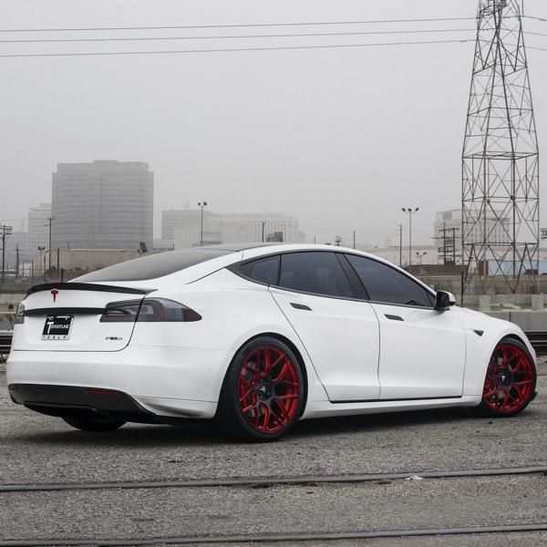 Tesla P85D with Limited Edition TS117 21 inch rims