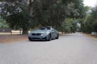 BMW M4 F82 in Ferrari Grey en met Akrapovic-uitlaat