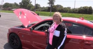 video frau faehrt im dodge charg 310x165 Video: Frau fährt im Dodge Charger Hellcat in 10.6 Sekunden über die Viertelmeile