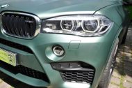 BMW X5 M in mattgrüner Metallic Folierung by Print Tech