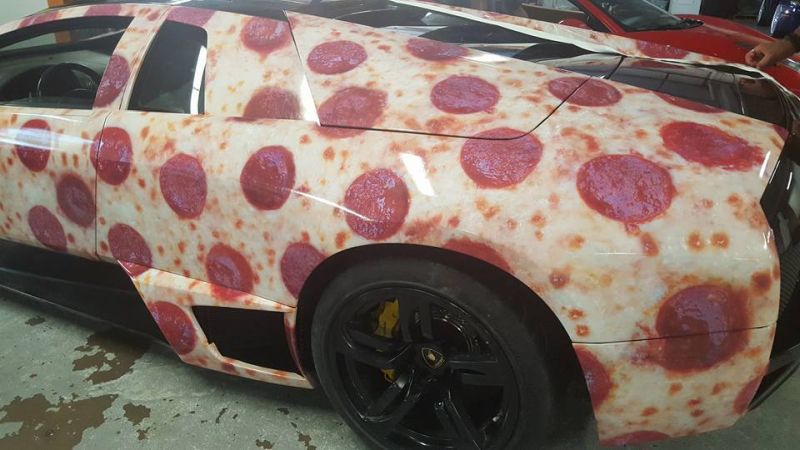 Für den Pizzadienst? Lamborghini Murcielago im Pizza Look