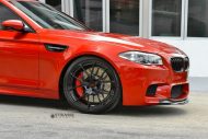 21 Zoll Strasse Wheels SM5R am BMW M5 F10 in Rot