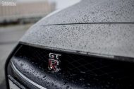 Chroomfolie op de Nissan GT-R met Forgestar velgen