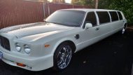 this lincoln stretch limo is not a bentley 10 190x107 Lincoln Stretch Limo mit Bentley Optik Umbau