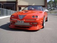 Alfa Romeo Spyder 3.0 V6 - pełny program w kolorze czerwonym