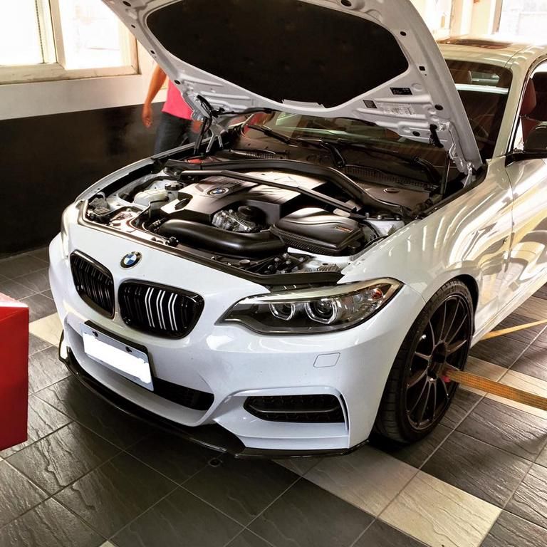 332PS on the wheel in the BMW F22 M235i from Edo Design