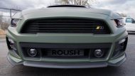Militärgrüner Roush Performance Ford Mustang RST