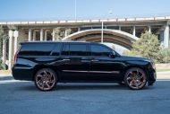 STRUT Cadillac Escalade auf riesigen Forgiato Wheels Alu’s