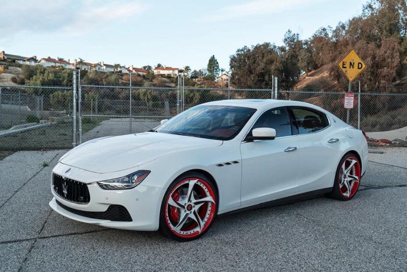 12487259 10153358878101662 4137932133262928700 o Maserati Ghibli auf Rot/weißen Forgiato Wheels Alufelgen