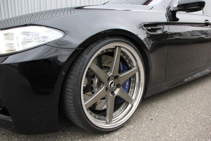 21 inch WORK Zeast alloy wheels on the BMW M5 F10 in black