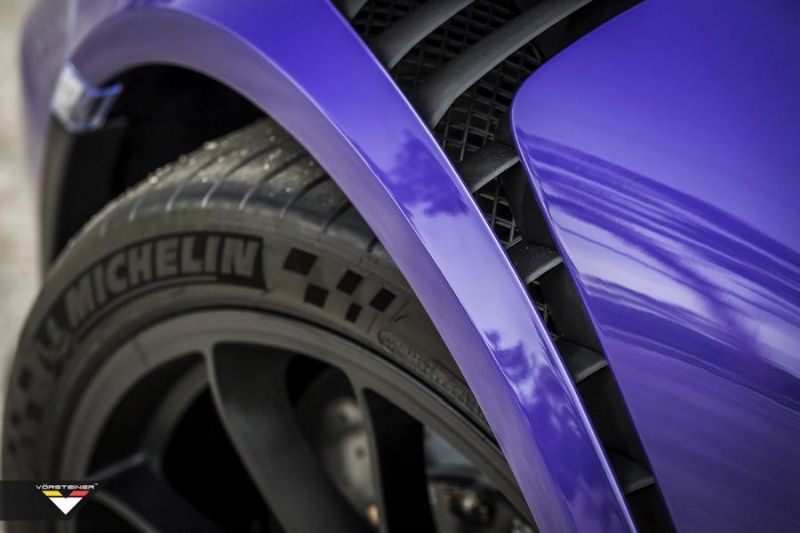 طقم هيكل من الكربون في سيارة Vorsteiner Porsche 911 GT3 RS "Purple Beast".