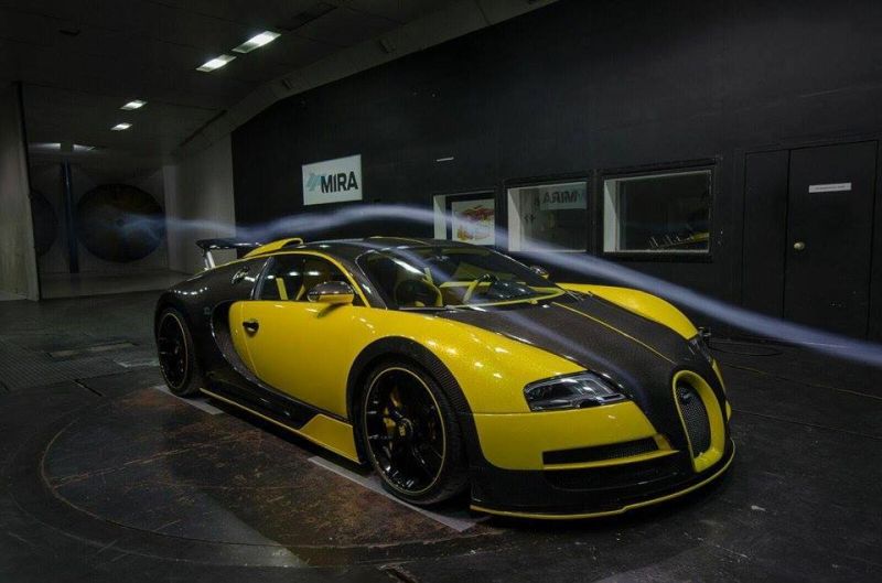 Finition - Oakley Design Bugatti Veyron en noir / jaune