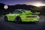 Brutal - Rough World Porsche 911 (993) en HRE Classic 300 Alu's