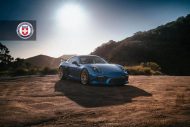 HRE Alus- en Akrapovic-uitlaat op de Porsche Cayman GT4