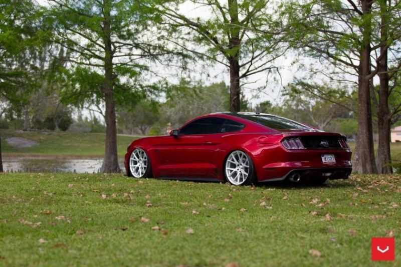 20 inch Vossen VFS-6 alloy wheels on Ford Mustang GT with Airride