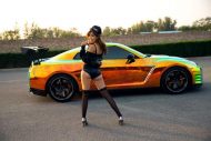 Fotostory: Heißes Girl mit getunten Chameleon Nissan GT-R