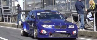 Video: BMW 140i Racecar mit BMW M3 V8 Power &#038; Widebody-Kit