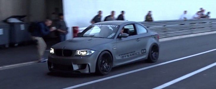 Video: BMW 1M Coupé E82 met extreem uitlaatsysteem