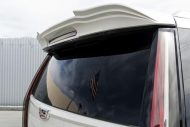 Biały Cadillac Escalade na 24 calowym Forgiato ESPORRE Alu