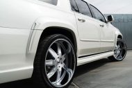 Cadillac Escalade blanche sur 24 pouces Forgiato ESPORRE Alu