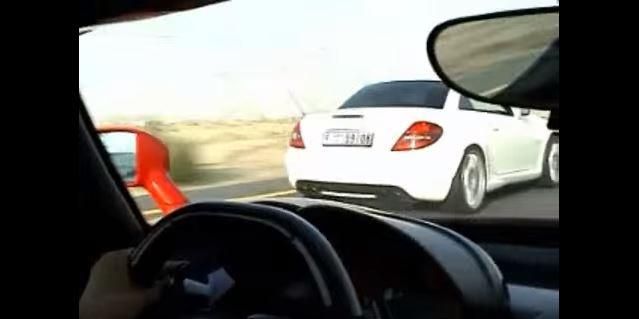 Video: Ferrari Enzo gegen Mercedes SLK mit SLR Motor