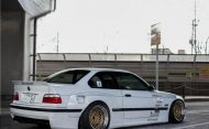 Mega fett &#8211; Rocket Bunny BMW E36 Widebody mit Enkei Alu’s