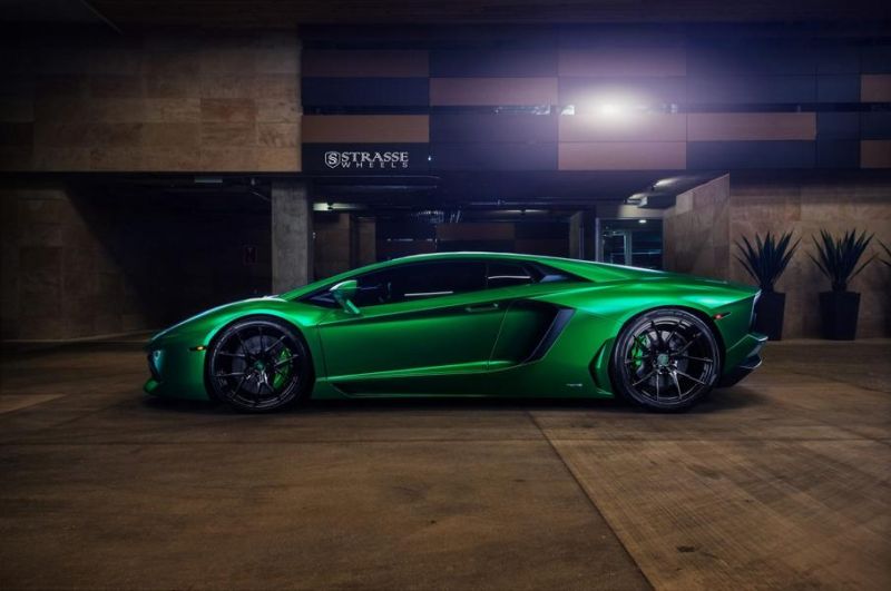Top - verde Lamborghini Aventador su 21 pollici SM5R Alu's