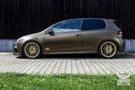 Bond Gold opaco metallizzato VW Golf 6R di SchwabenFolia